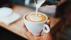 (Hebrew) שוק הקפה רותח או מתקרר?